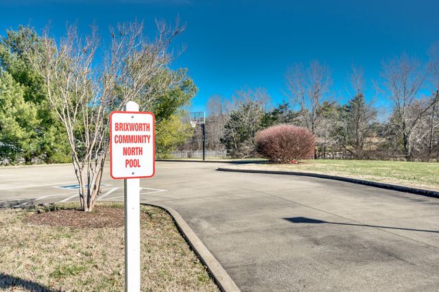 2827 Kaye Dr, Thompsons Station, TN 37179