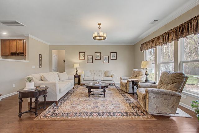 2827 Kaye Dr, Thompsons Station, TN 37179