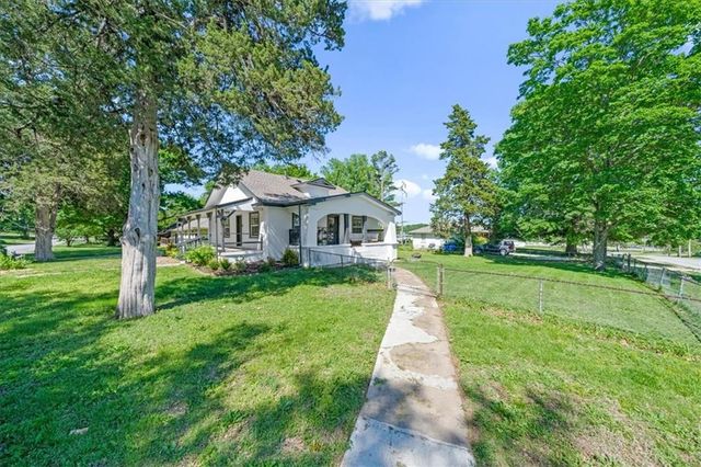 1502 E 135th Street, Grandview, MO 64030