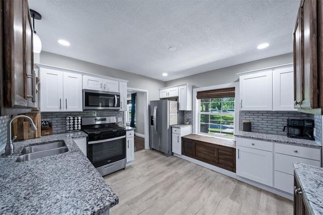 1502 E 135th Street, Grandview, MO 64030