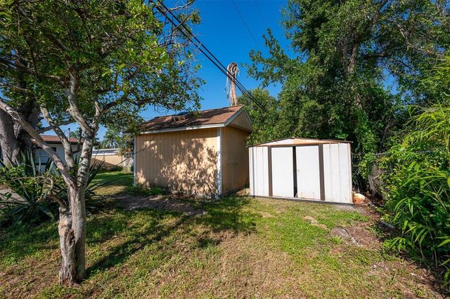 8217 TANGLEWOOD LANE, Tampa, FL 33615