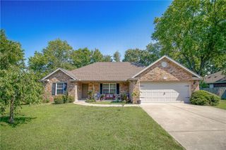 494 Sunset Lane, Siloam Springs, AR 72761