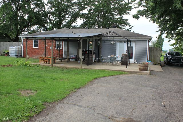 6900 N Michigan Road, Fairland, IN 46126