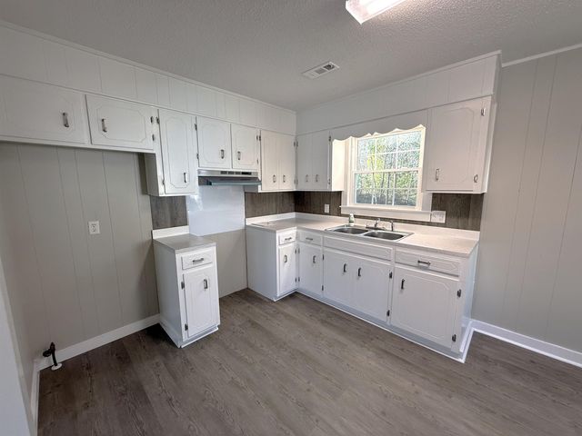 532 Palm Circle, Lake City, SC 29560