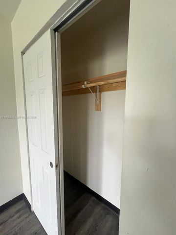 467 NW 8th St 14, Miami, FL 33136