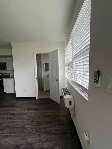 467 NW 8th St 14, Miami, FL 33136