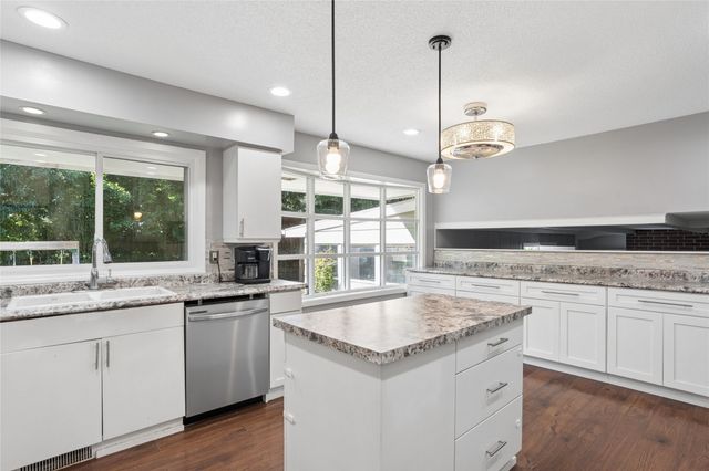 1230 26th Street, West Des Moines, IA 50266