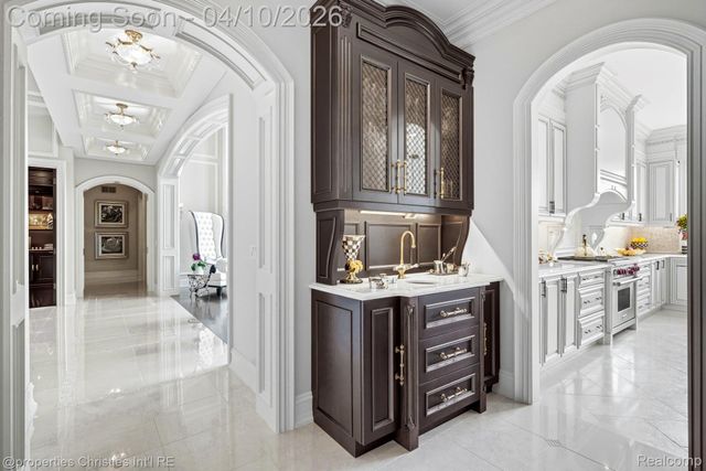 48923 Veneto Drive, Novi, MI 48167