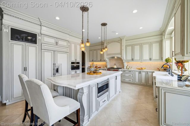 48923 Veneto Drive, Novi, MI 48167