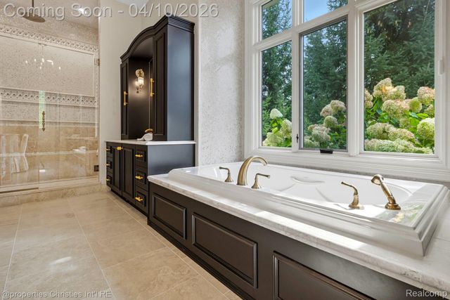 48923 Veneto Drive, Novi, MI 48167