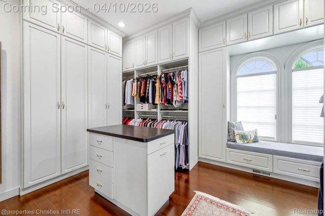 48923 Veneto Drive, Novi, MI 48167
