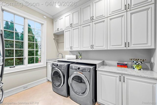 48923 Veneto Drive, Novi, MI 48167