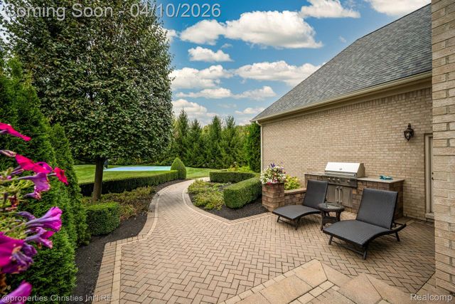 48923 Veneto Drive, Novi, MI 48167