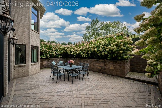 48923 Veneto Drive, Novi, MI 48167