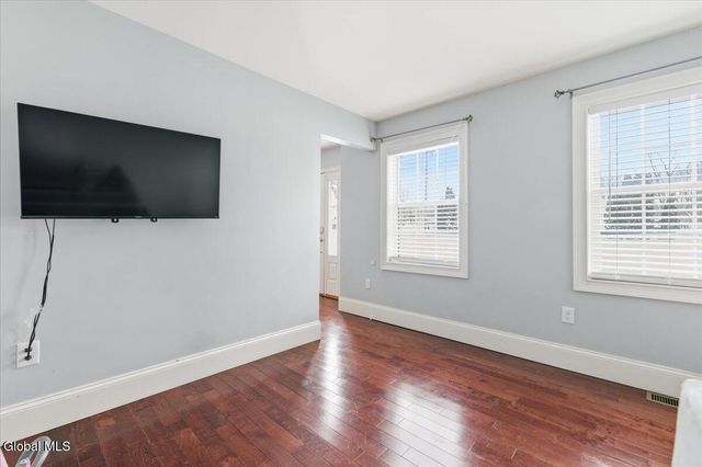 61 Plank Road, Halfmoon, NY 12188