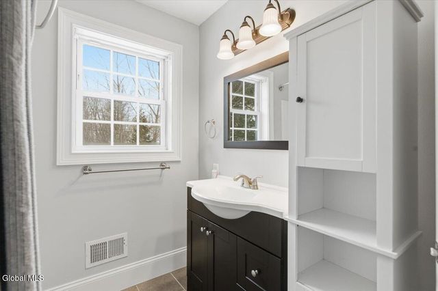 61 Plank Road, Halfmoon, NY 12188