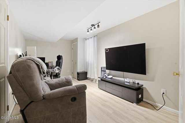 61 Plank Road, Halfmoon, NY 12188