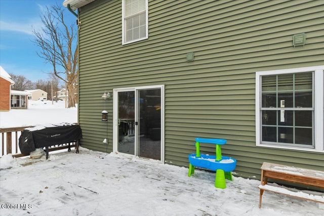 61 Plank Road, Halfmoon, NY 12188