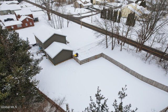 61 Plank Road, Halfmoon, NY 12188