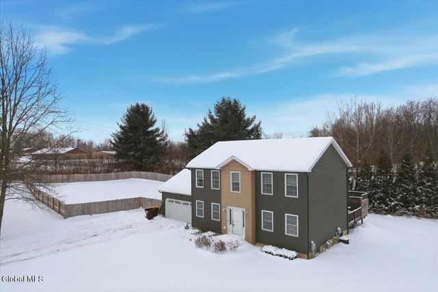 61 Plank Road, Halfmoon, NY 12188