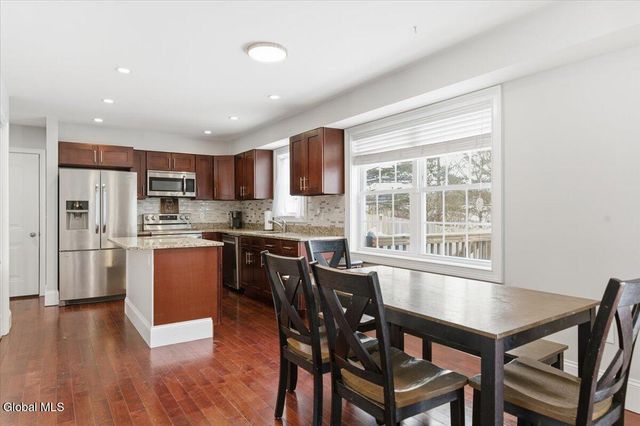 61 Plank Road, Halfmoon, NY 12188