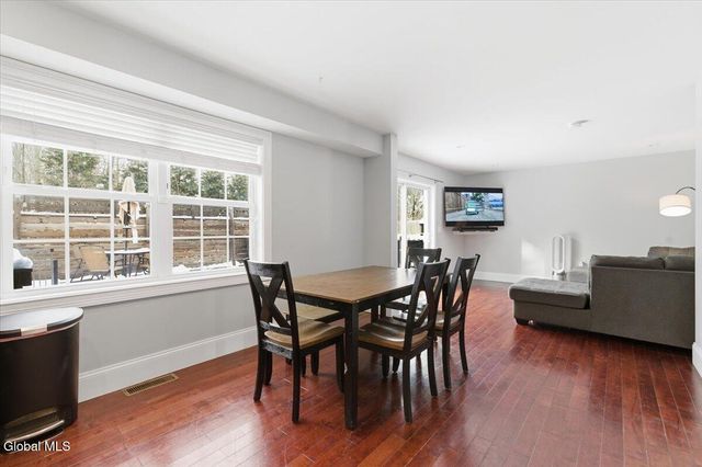 61 Plank Road, Halfmoon, NY 12188