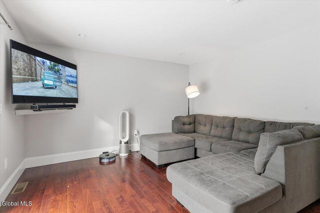 61 Plank Road, Halfmoon, NY 12188