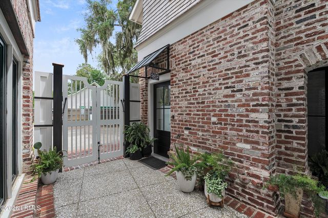 1612 W Paris Avenue, Port Royal, SC 29935