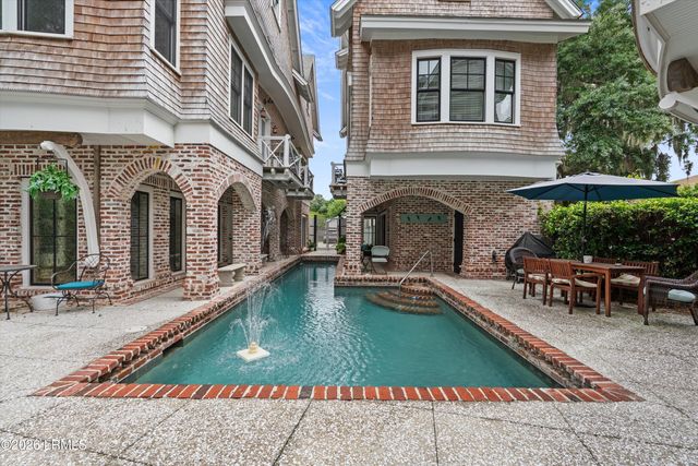 1612 W Paris Avenue, Port Royal, SC 29935