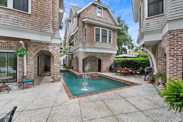 1612 W Paris Avenue, Port Royal, SC 29935