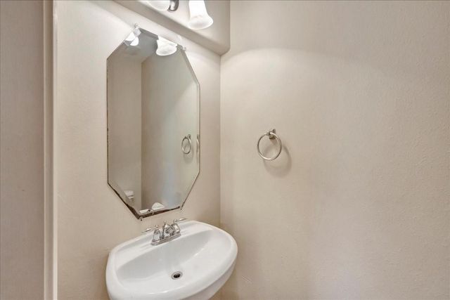 1020 Walnut Pointe, League City, TX 77573