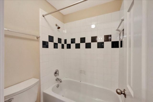 1020 Walnut Pointe, League City, TX 77573