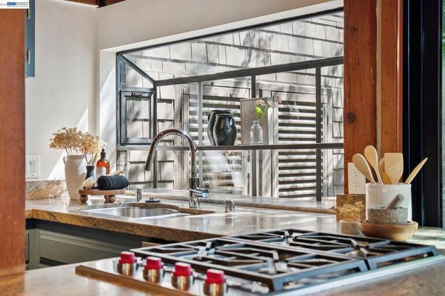 2686 Shasta Rd, Berkeley, CA 94708