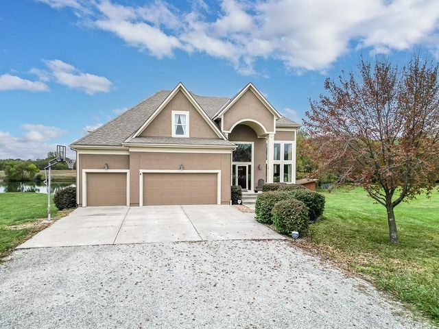 924 E 1938th Road, Eudora, KS 66025