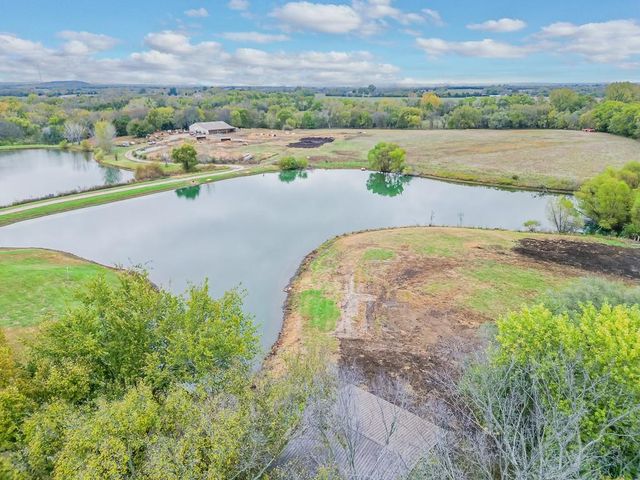 924 E 1938th Road, Eudora, KS 66025