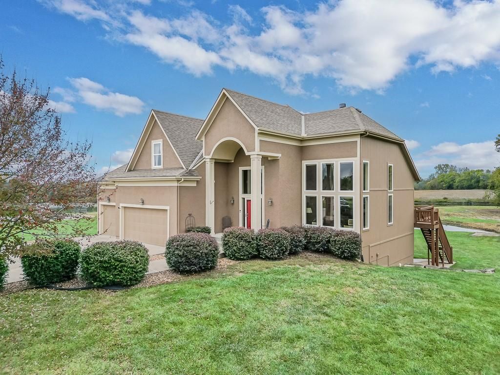 924 E 1938th Road, Eudora, KS 66025