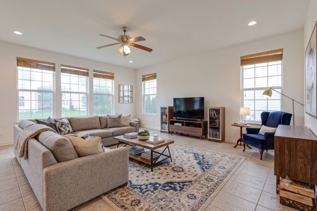 2030 PADUA Drive, Elgin, IL 60123