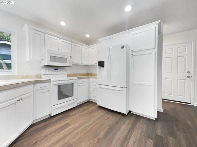 21730 PALISADE Pl, Fairview, OR 97024