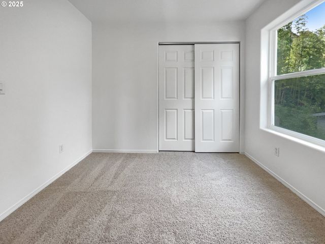 21730 PALISADE Pl, Fairview, OR 97024