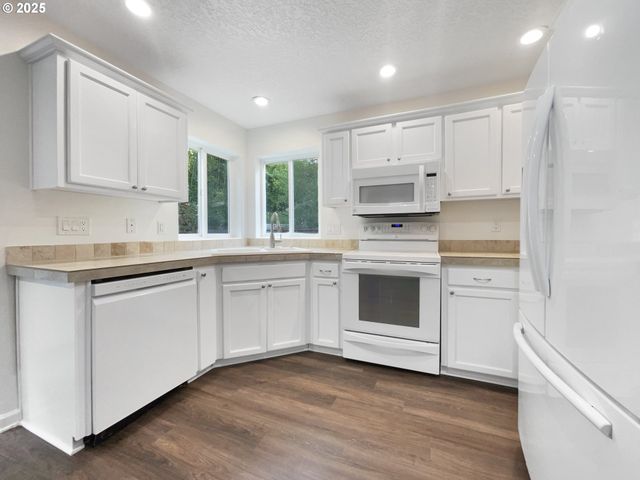 21730 PALISADE Pl, Fairview, OR 97024