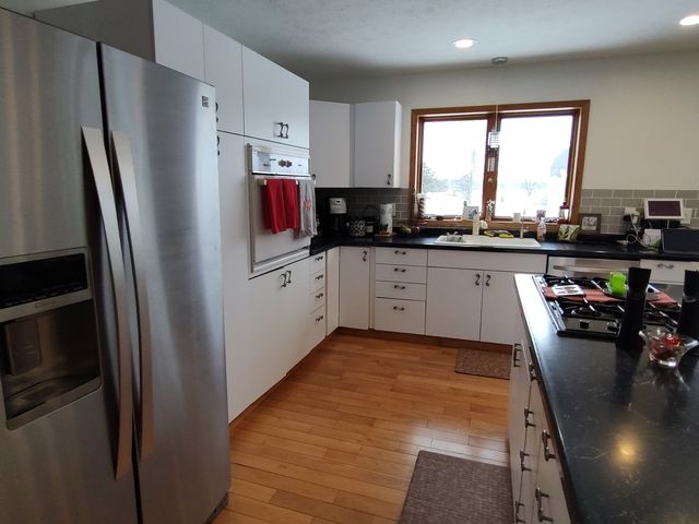 100 SW Thornhill Drive, Poplar Grove, IL 61065