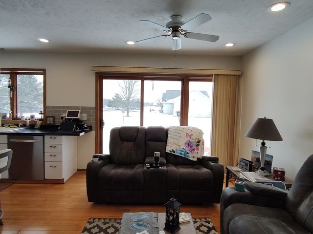 100 SW Thornhill Drive, Poplar Grove, IL 61065