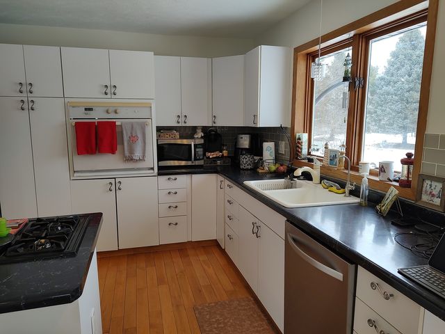 100 SW Thornhill Drive, Poplar Grove, IL 61065