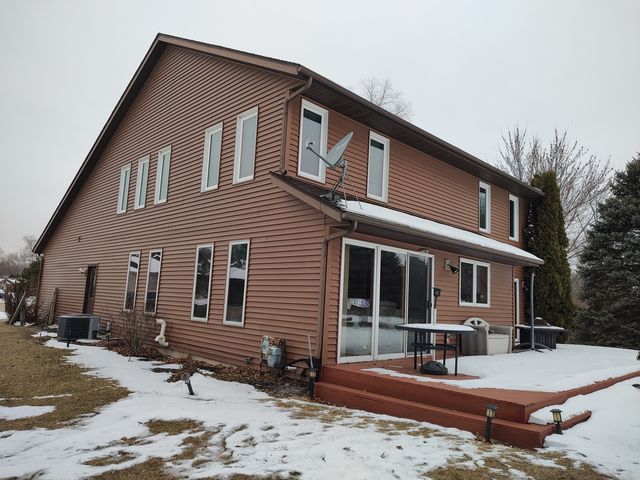 100 SW Thornhill Drive, Poplar Grove, IL 61065