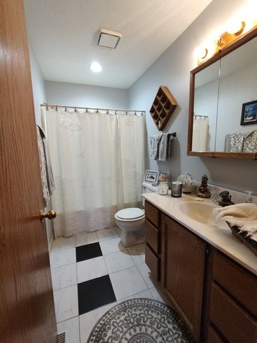 100 SW Thornhill Drive, Poplar Grove, IL 61065