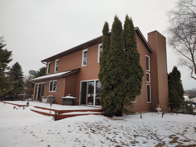 100 SW Thornhill Drive, Poplar Grove, IL 61065