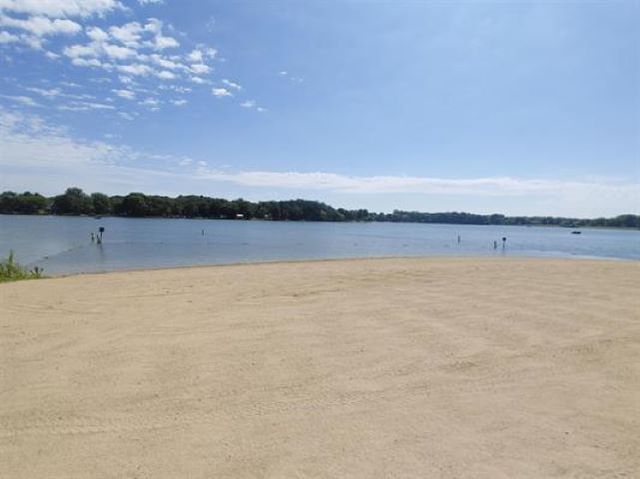 100 SW Thornhill Drive, Poplar Grove, IL 61065