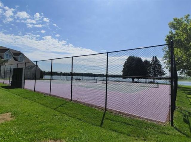 100 SW Thornhill Drive, Poplar Grove, IL 61065