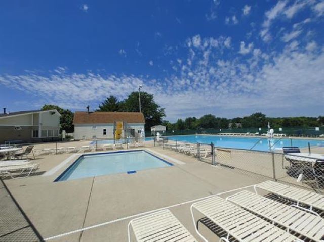 100 SW Thornhill Drive, Poplar Grove, IL 61065