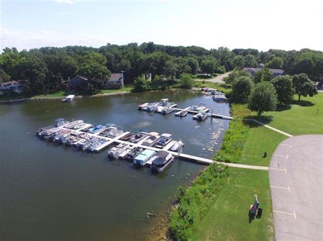 100 SW Thornhill Drive, Poplar Grove, IL 61065